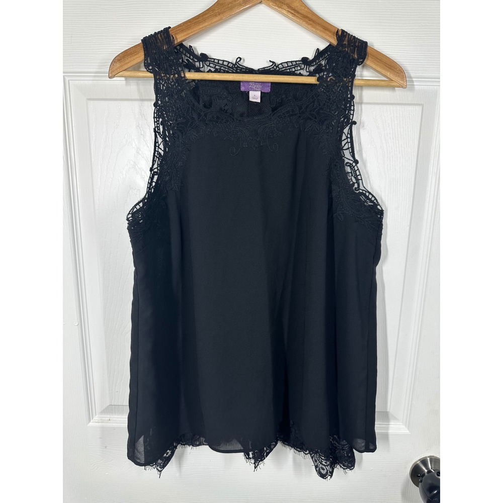 Truly Poppy Tank Top Womens L Black Crochet Lace Trim Sleeveless Blouse Flowy